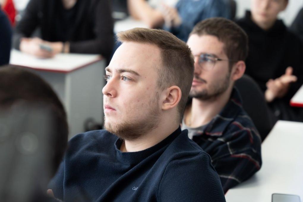 Работа и достойная жизнь: студенты НГТУ задали энергетикам главные вопросы