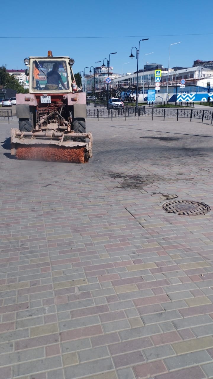 На благоустроенной улице в Омске сгорел мотоцикл - ВИДЕО