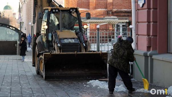 Новое оборудование: Омск получит подметальные тракторные прицепы для уборки улиц