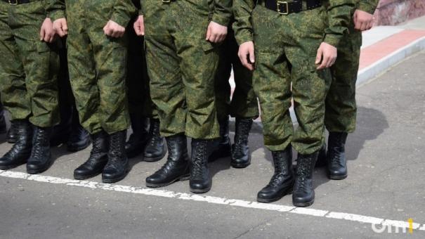 За два месяца на срочную службу в армию призовут 120 000 россиян