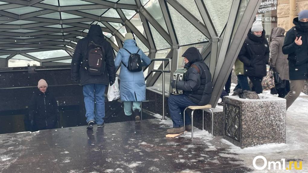 В Омск пришла зима. Последствия мощного ночного снегопада