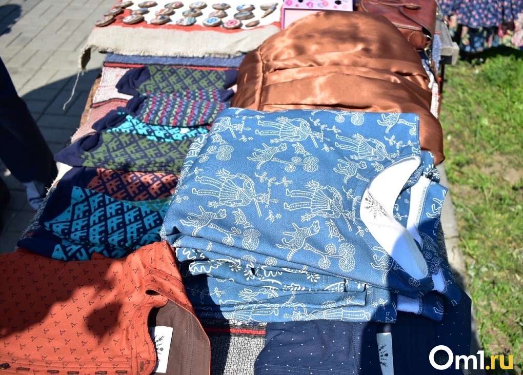 Массовые хороводы, битвы на шашках и милые животные: тысячи омичей побывали на фестивале «Слетье»