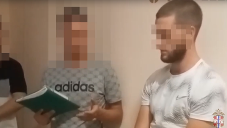 Пожизненно сядет? В Омске задержали парня, квартира которого была завалена наркотиками — ВИДЕО