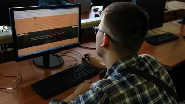 В Новосибирской области открыты необычные вакансии: автор шуток, заливщик льда и управляющий джус-барами