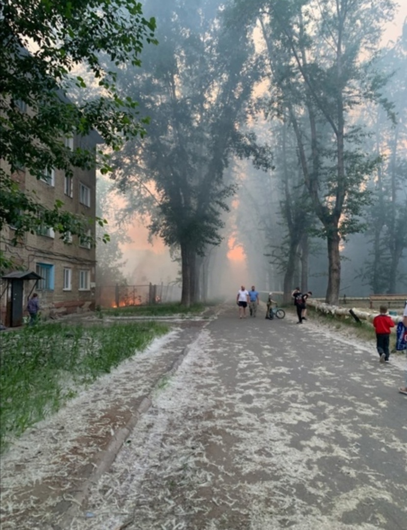 Из-за детей в бывшей воинской части Омска произошёл крупный пожар