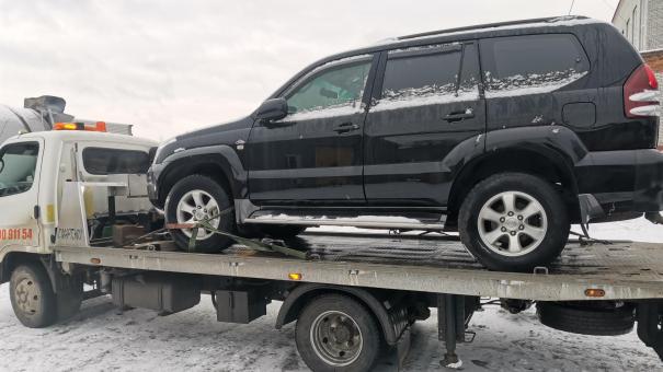 «Крузак» забрали у жительницы Новосибирска, который она тайно переоформила после смерти сожителя