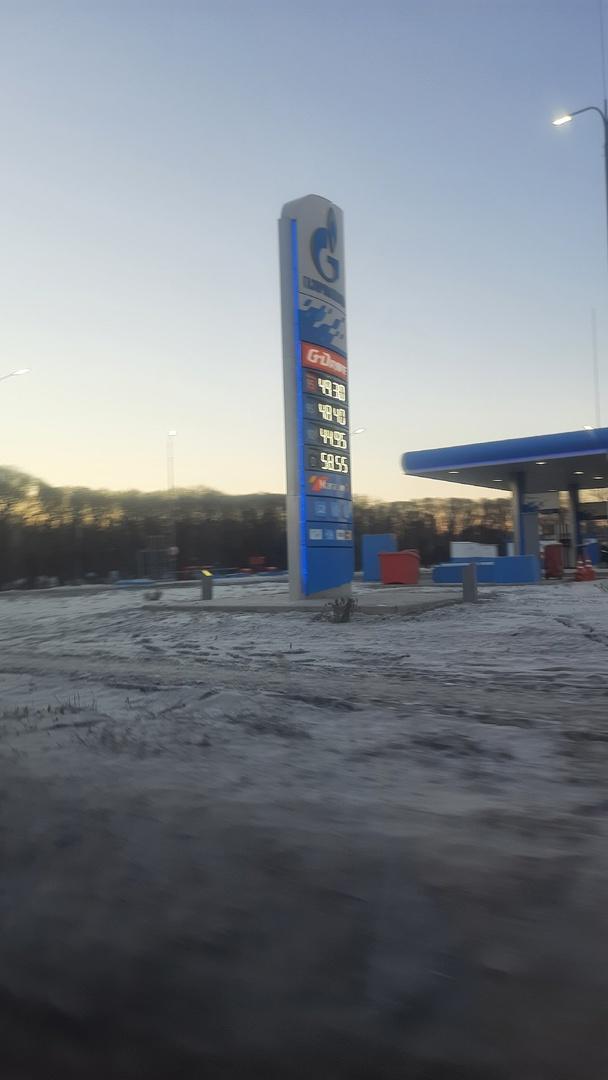 На омских АЗС внезапно снизилась цена на бензин