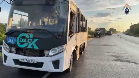 Следком опубликовал видео автобуса, попавшего в аварию под Омском
