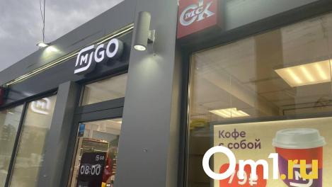 На омской остановке открылся киоск с продуктами «Магнит»