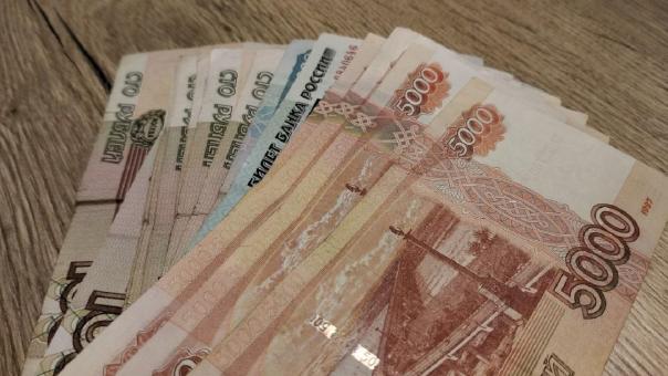 Свыше 3,7 млрд рублей ежемесячно получают семьи в Новосибирске — кому положена выплата