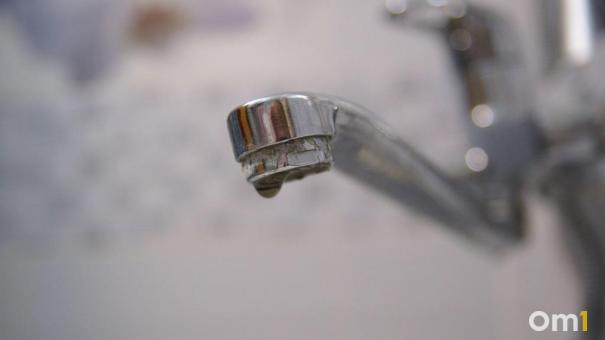 В трёх округах Омска отключат холодную воду