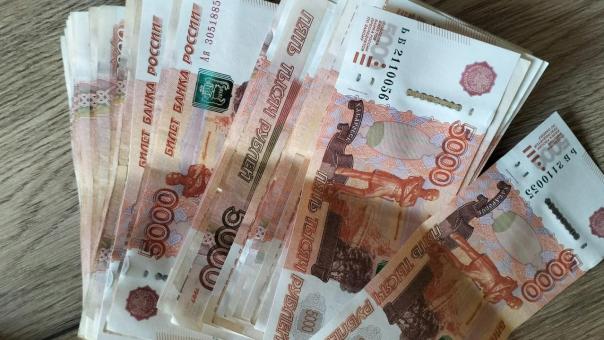 70-летний новосибирец обвиняется во взятке за сына-алиментщика