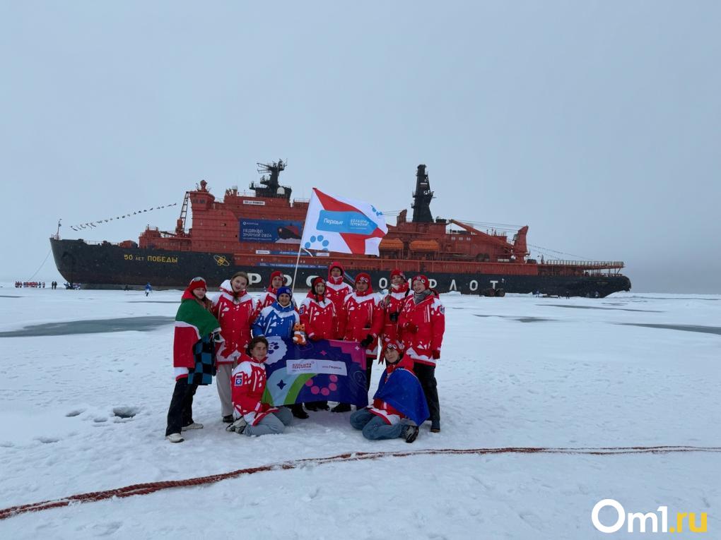 Купались в проруби и ели мороженое: омские ученики побывали на Северном полюсе