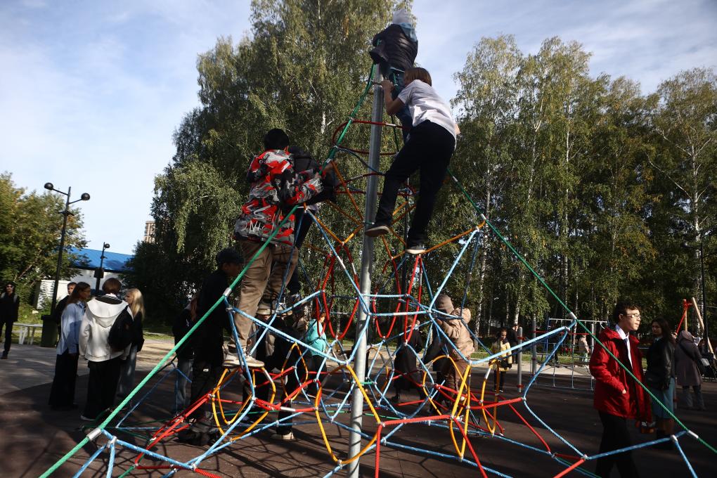 Обновлённый сквер Героев Донбасса открыли в Новосибирске