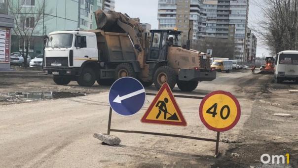 Подрядчики приступили к гарантийному ремонту дорог в Новосибирске