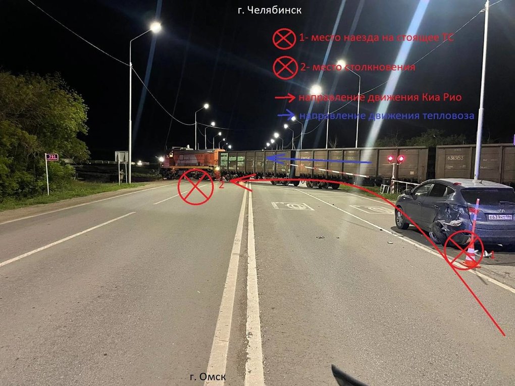 Под Омском иномарка влетела в грузовой тепловоз
