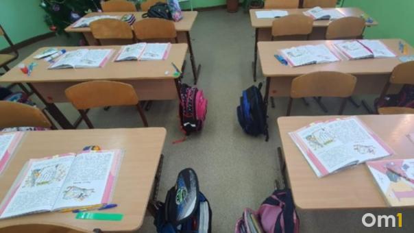 Четыре садика и пять омских школ не принимают детей из-за холода в зданиях