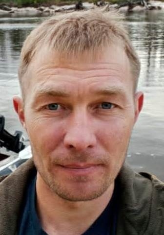 Трое мужчин в камуфлированной одежде пропали на лодке на Иртыше