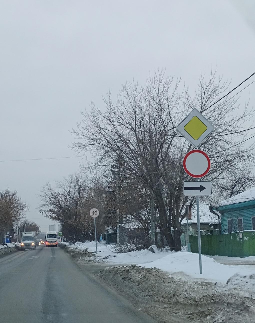 «Визуальный шум» — автоинструктор нашёл массу лишних дорожных знаков в Новосибирске