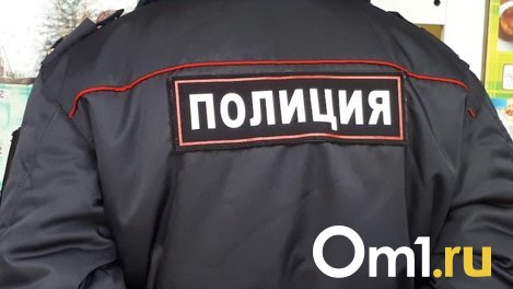 Двое омских полицейских пытались украсть сигареты и алкоголь из вещдоков