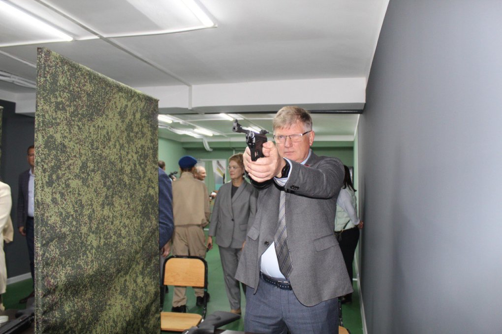 В школе № 23 в Центральном округе распахнул двери обновлённый стрелковый тир