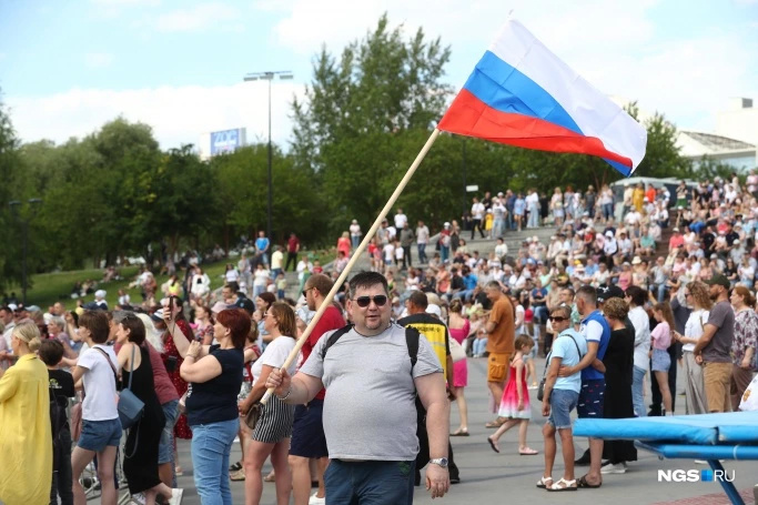 В Новосибирске отмечают День России на Михайловской набережной. ФОТО