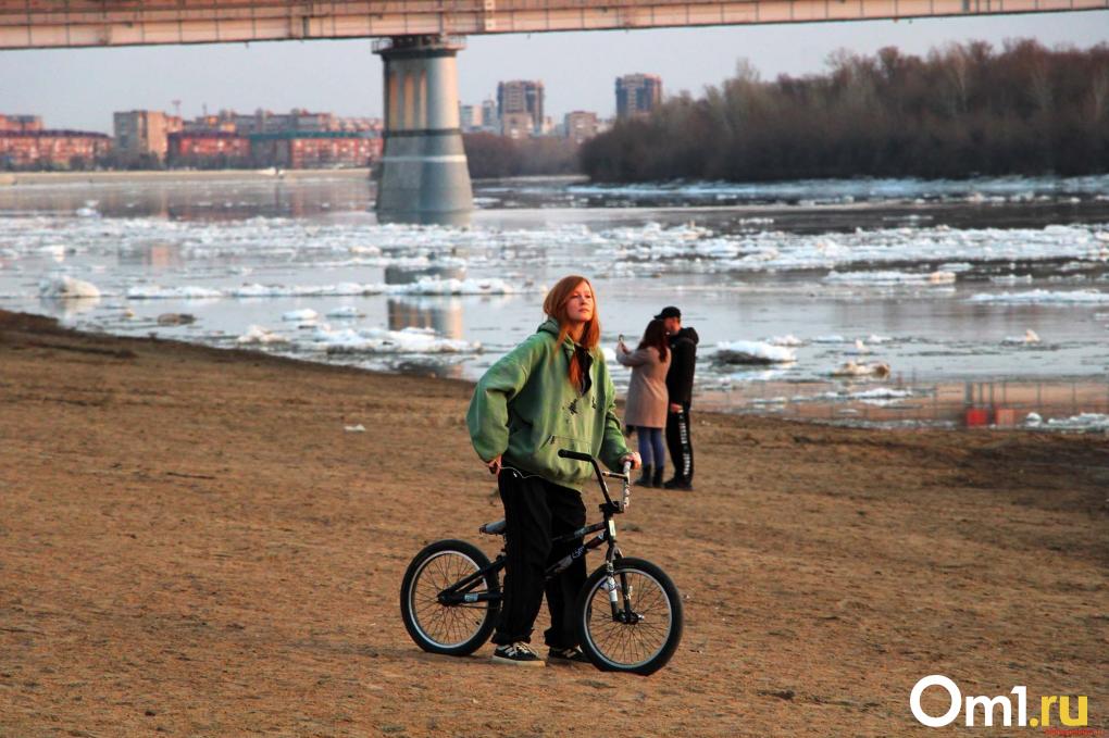 Лёд тронулся: фоторепортаж с весеннего берега Иртыша
