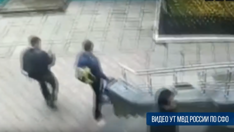 На ж/д вокзале омич не смог удержаться от кражи багажа у своего знакомого