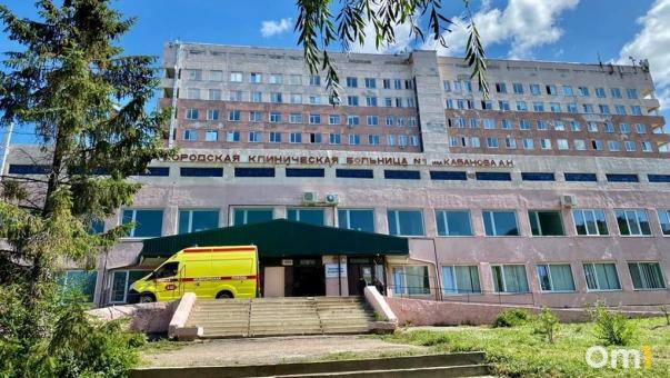 Стало известно, сколько зарабатывают хирурги в Омской области