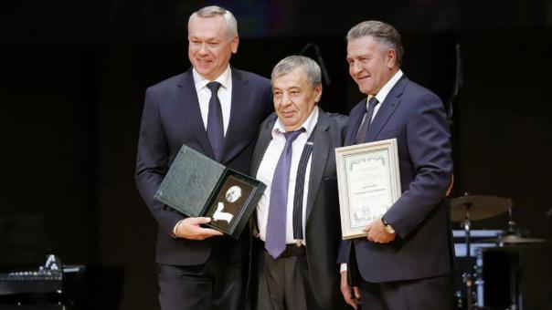 Председатель новосибирского Заксобрания поздравил аграриев региона с профессиональным праздником