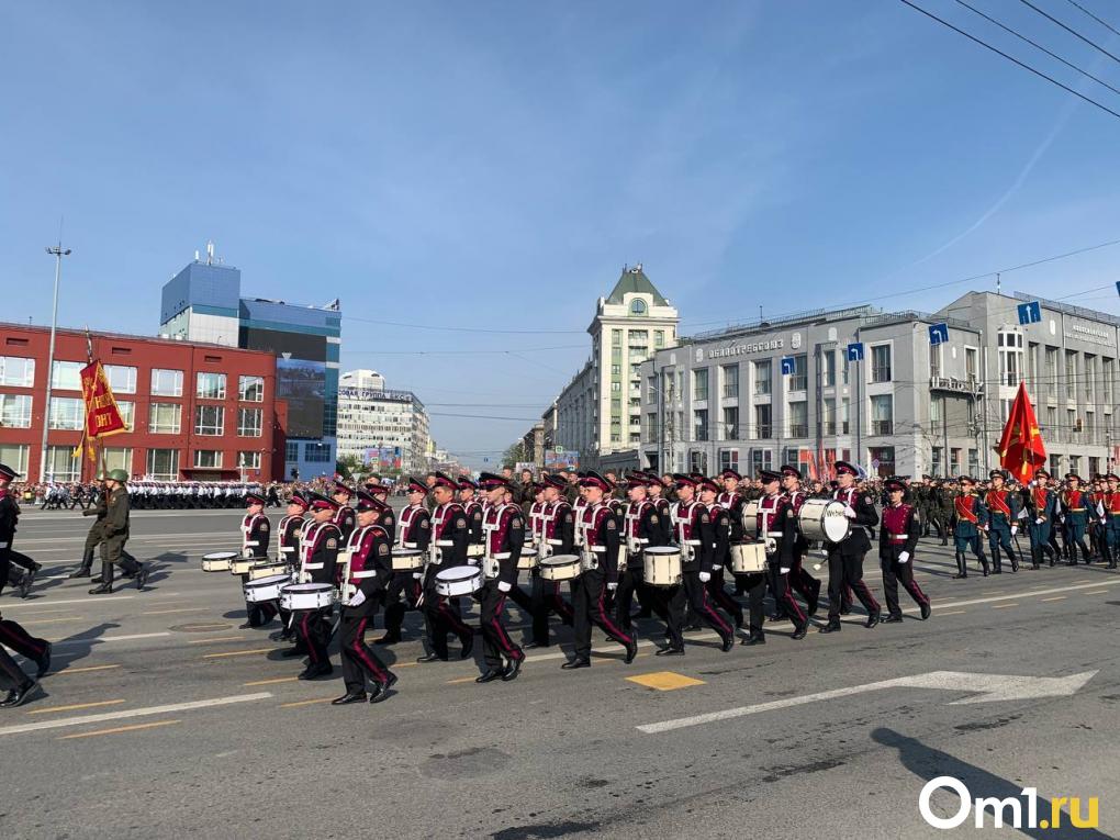 Первые кадры парада Победы в Новосибирске: город встречает 9 Мая