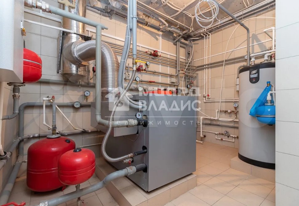 В Омске дом с голыми стенами продают за 89 миллионов