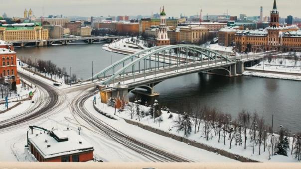Новосибирск рассказывает о себе: туристы скупают открытки и магниты с видами города