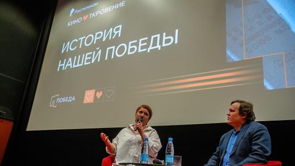 Со слезами на глазах: новосибирцы увидели новую часть кинооткровений от «Ростелекома» к 80-летию Победы