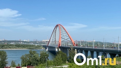 С Бугринского моста в Новосибирске упали двое мужчин