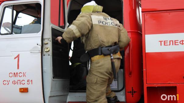 В Омске загорелась многоэтажка на улице Лукашевича