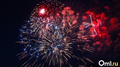 В Новосибирске прогремел праздничный салют в честь Дня Победы. ВИДЕО
