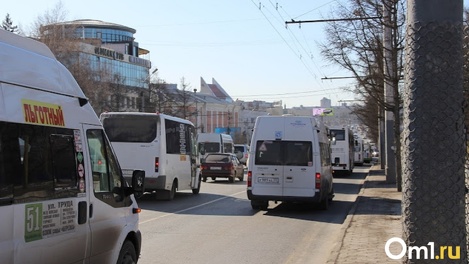 «Закрыл дверь и рванул». Омские льготники жалуются, что водители не пускают их в общественный транспорт