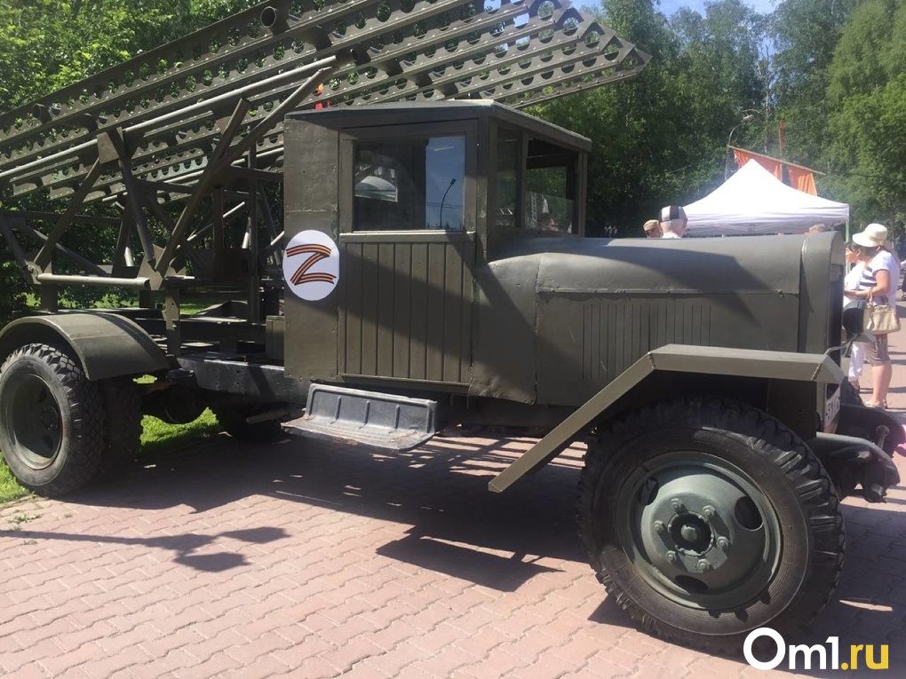 Ретроавтомобили показали новосибирцам в День города