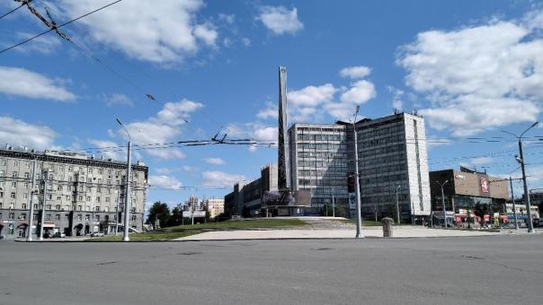 Новые часы на площади Калинина не вписываются в облик города