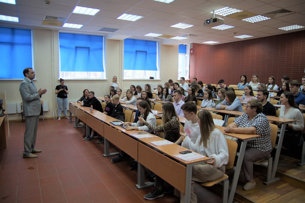 Выпускникам новосибирских вузов начали выдавать skill-паспорта