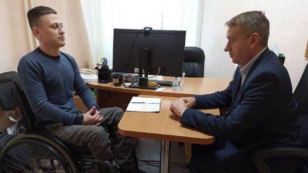«Я остался без ног»: раненый на СВО новосибирец стал журналистом