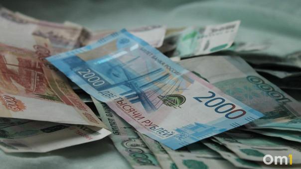 В конце года средняя зарплата омичей выросла до 75 тысяч рублей
