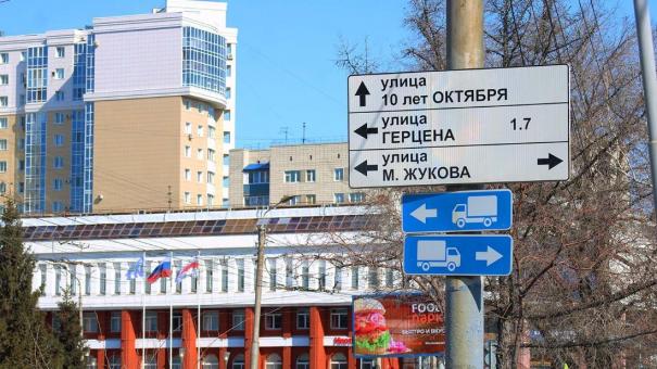 В Новосибирске с 3 марта запретят парковку грузовиков в трёх районах города