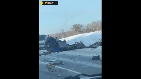 Осколки железа и пять трупов на дороге: смертельное ДТП произошло на новосибирской трассе. ВИДЕО