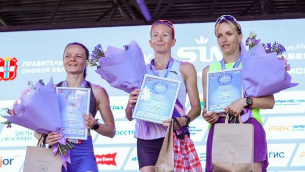 Жара не помеха: омички совершили самый красивый забег на «Зелёном острове»