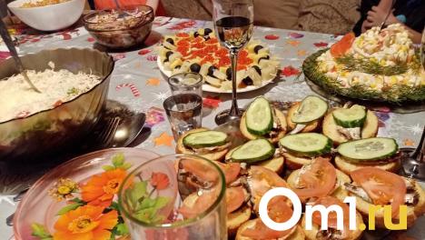 Как быть «огурцом» 1 января: диетолог назвала самые несочетаемые продукты на Новый год — 2024