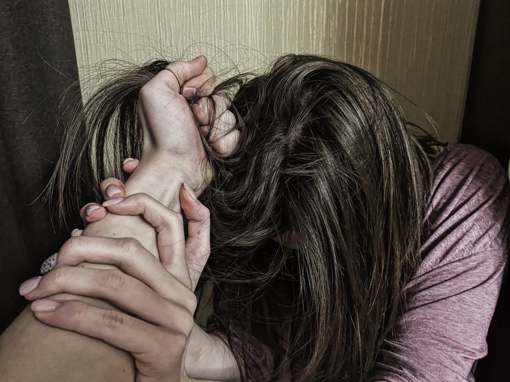 Сектанты лишили девственности 10-летнюю девочку и заморили голодом — как наказали жуткую пару из Новосибирска