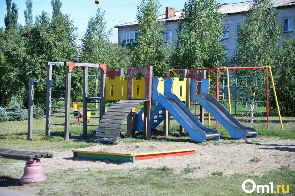 Александр Бурков проинспектировал важные объекты самого крупного округа Омска