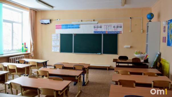 В Омской области за две недели уменьшилось количество закрытых классов на карантин